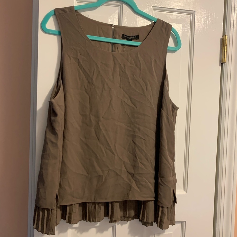 NWT! Banana Republic Olive Ruffle Hem Blouse